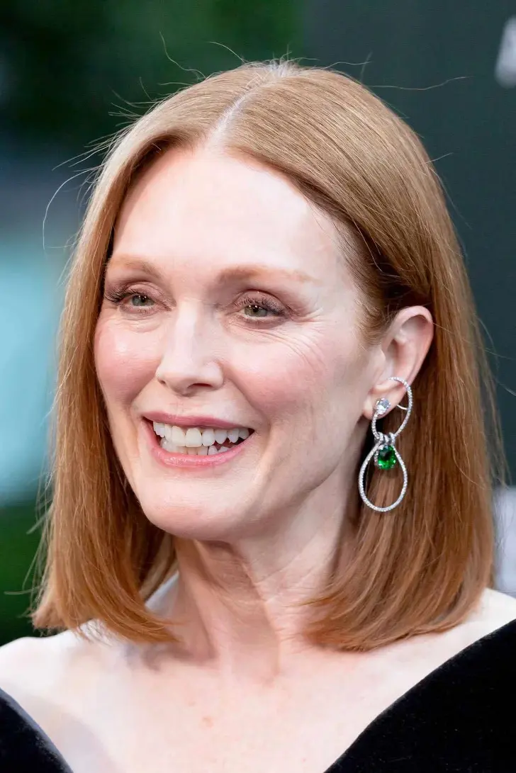 Прямые тонкие волосы средней длины