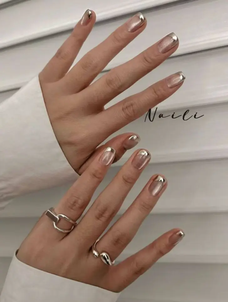 Серебряный френч на 8 марта с глазурованной основой