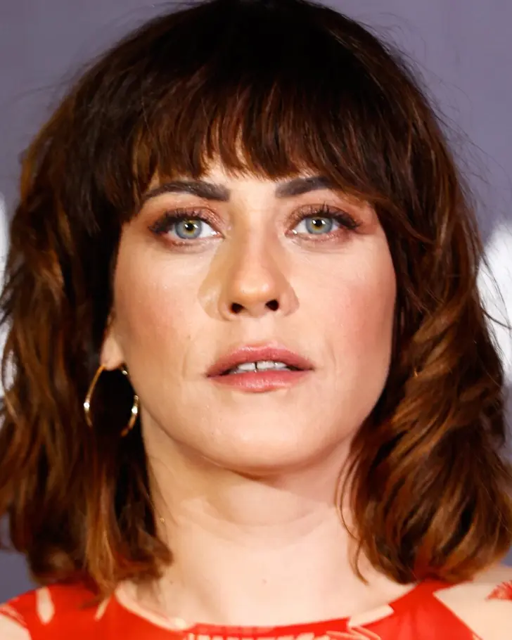 Стрижка шегги с челкой и объемом