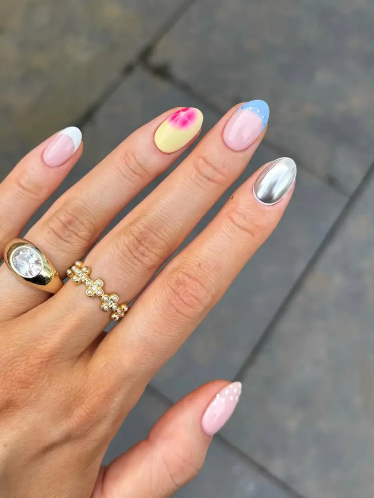 Весенний френч с дополнением из ярких оттенков