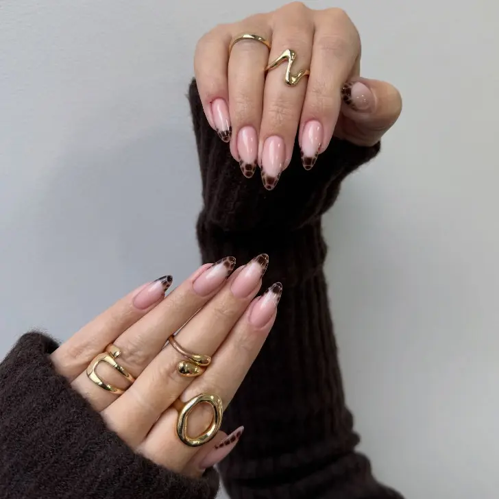 Черепаховый френч на натуральных ногтях с легким градиентом