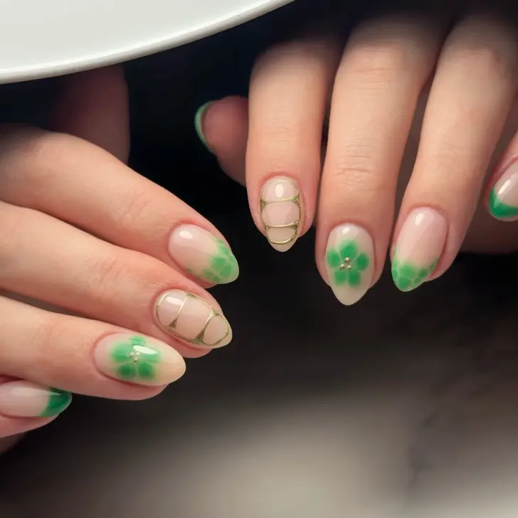 Молочно белый маникюр с зелеными цветами на миндальных ногтях