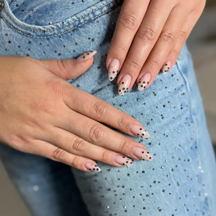 Натурально бежевый градиент с разноцветными стразами