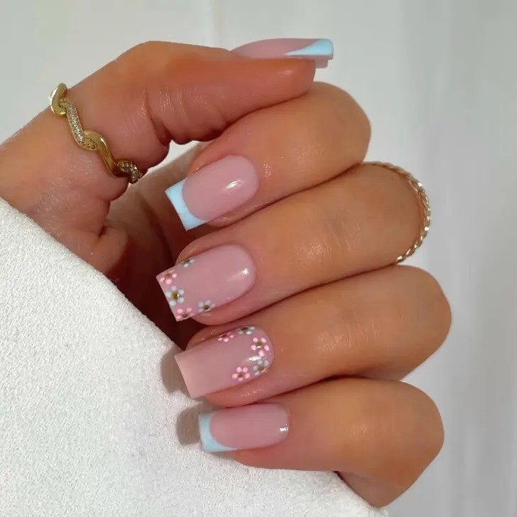 Незабываемый небесный френч с микро ромашками