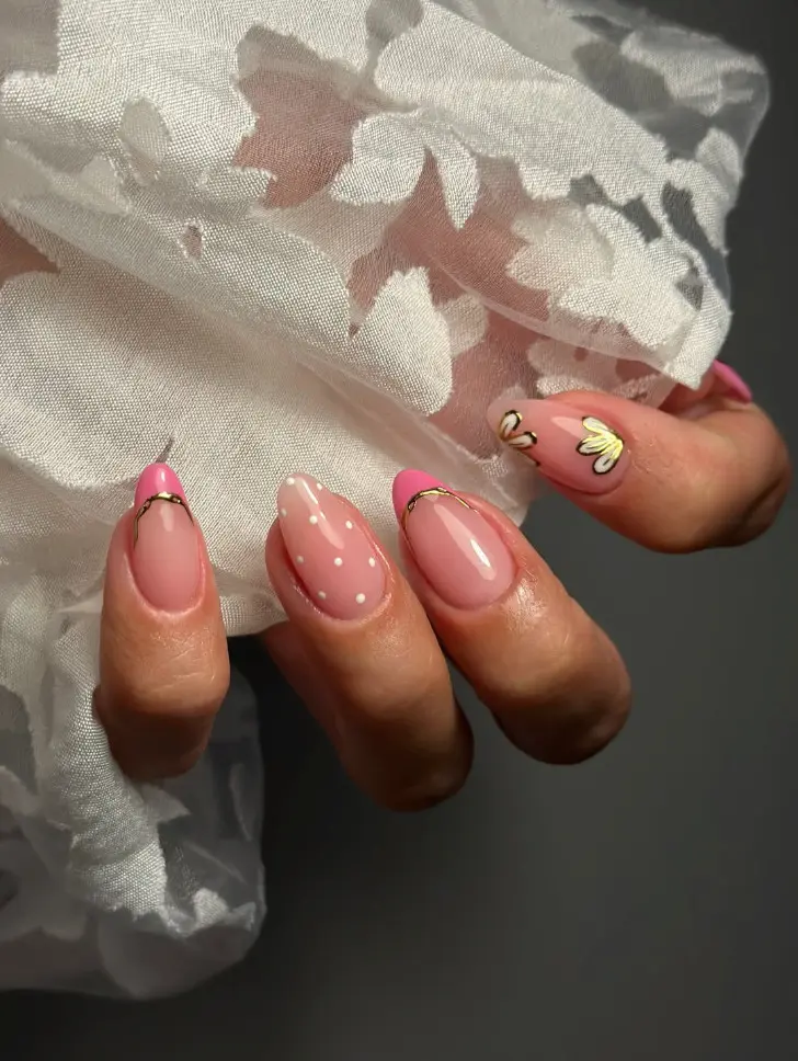 Розовый френч с золотой подводкой и белым горошком