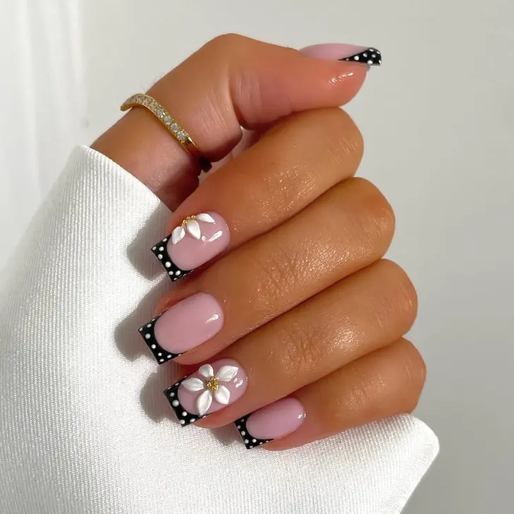 Шикарный черный френч с белыми точками и крупными цветами