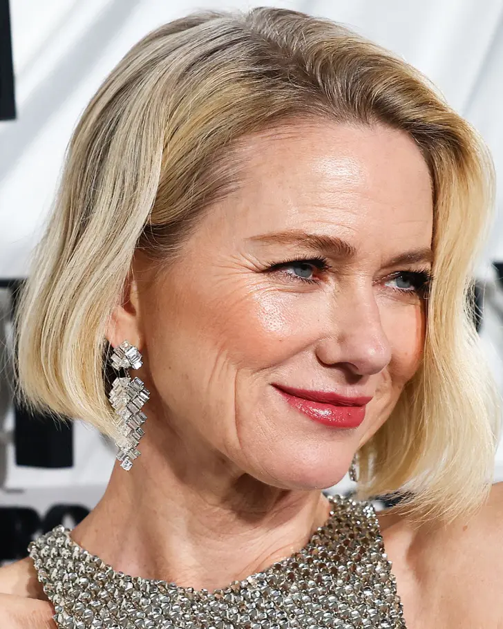 Стрижка боб с легкой волной и тонким мелированием