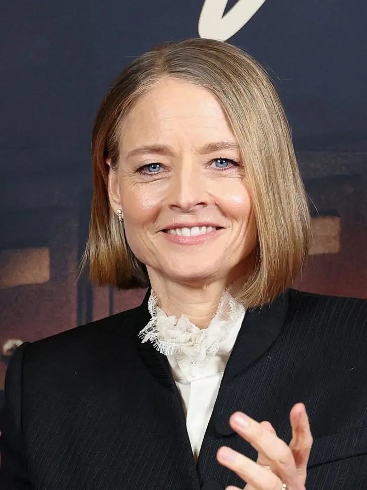 Стрижка стеклянный боб на тонких и редких волосах с боковым пробором