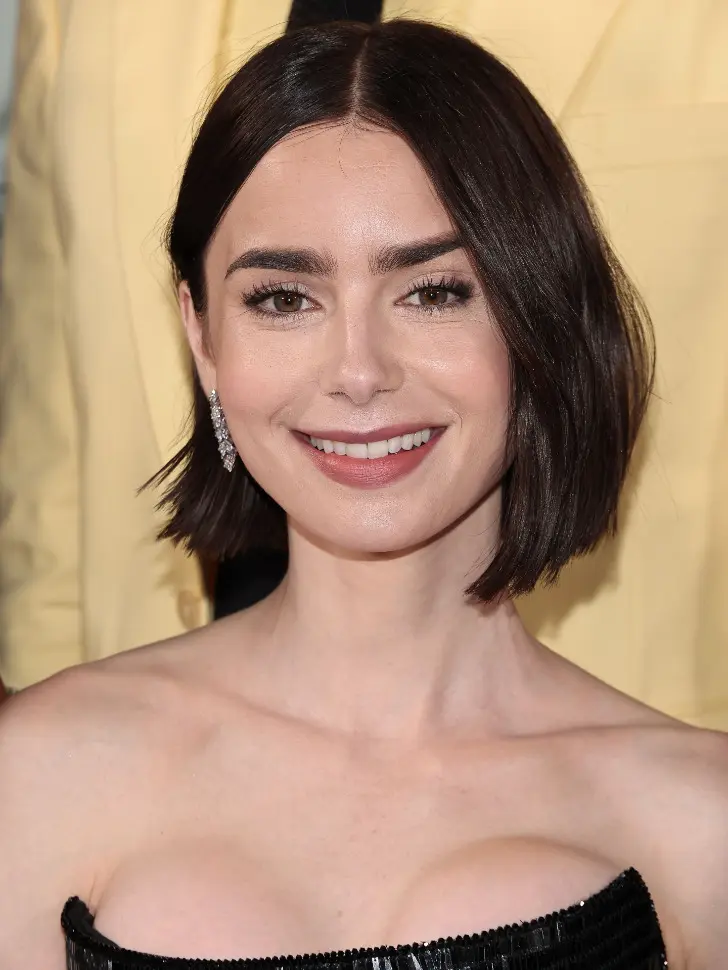 Стрижка стеклянный боб с пробором по центру на редких волосах